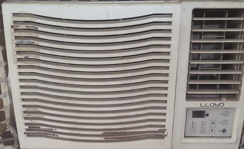 Old AC Sale Purchase In Dashrath puri - Oldy - 8383036282